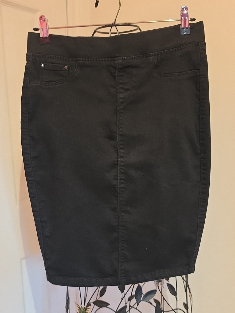 Pencil Pull On Skirt